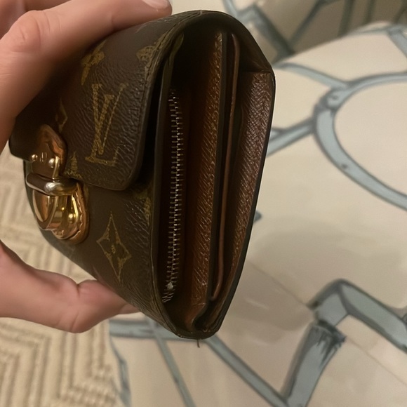 GUC LV Louis Vuitton monogram compact wallet with gold closure. - Picture 6 of 12